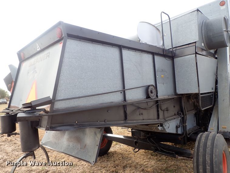 image for item DB7598 Gleaner L2 combine