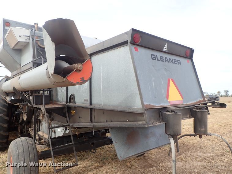 image for item DB7598 Gleaner L2 combine