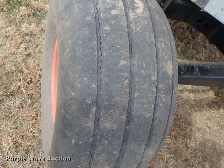 image for item DB7598 Gleaner L2 combine