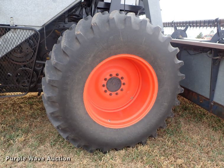 image for item DB7598 Gleaner L2 combine