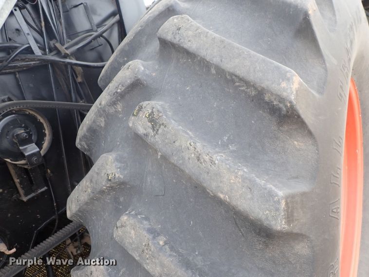 image for item DB7598 Gleaner L2 combine