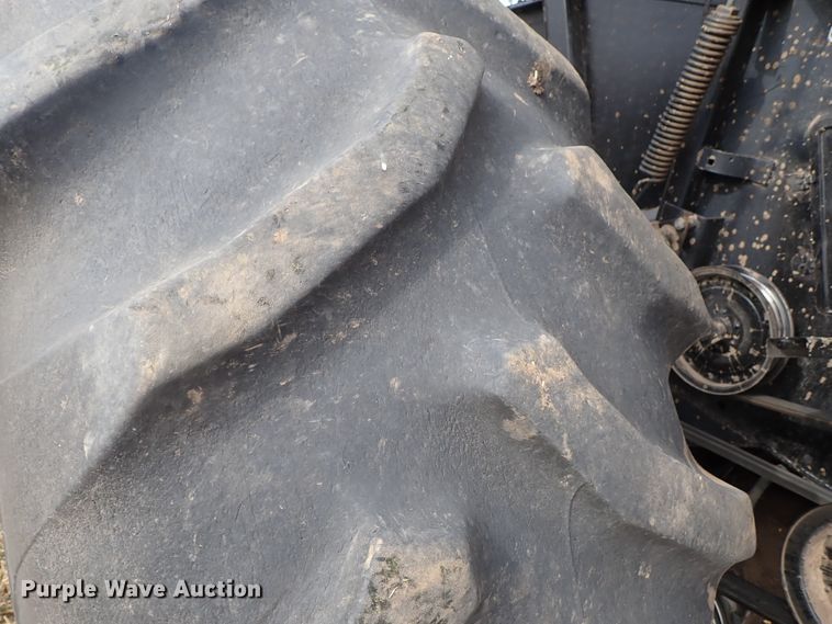 image for item DB7598 Gleaner L2 combine