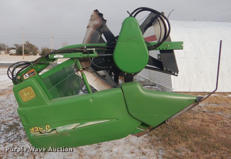 image for item DD4527 2002 John Deere 936D rigid draper head
