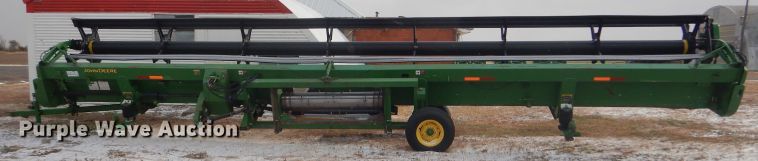 image for item DD4527 2002 John Deere 936D rigid draper head