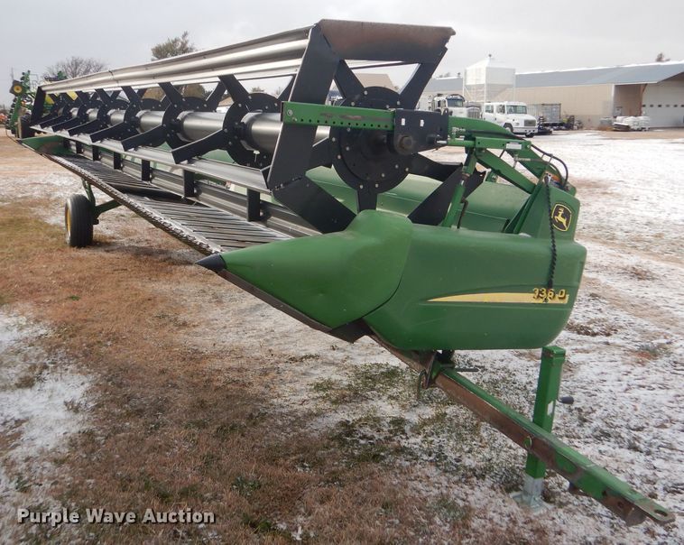 image for item DD4527 2002 John Deere 936D rigid draper head