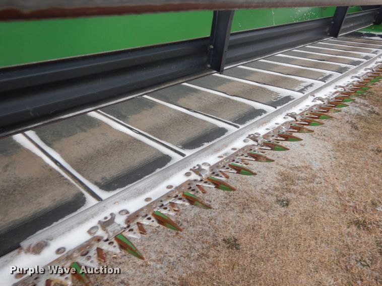 image for item DD4527 2002 John Deere 936D rigid draper head