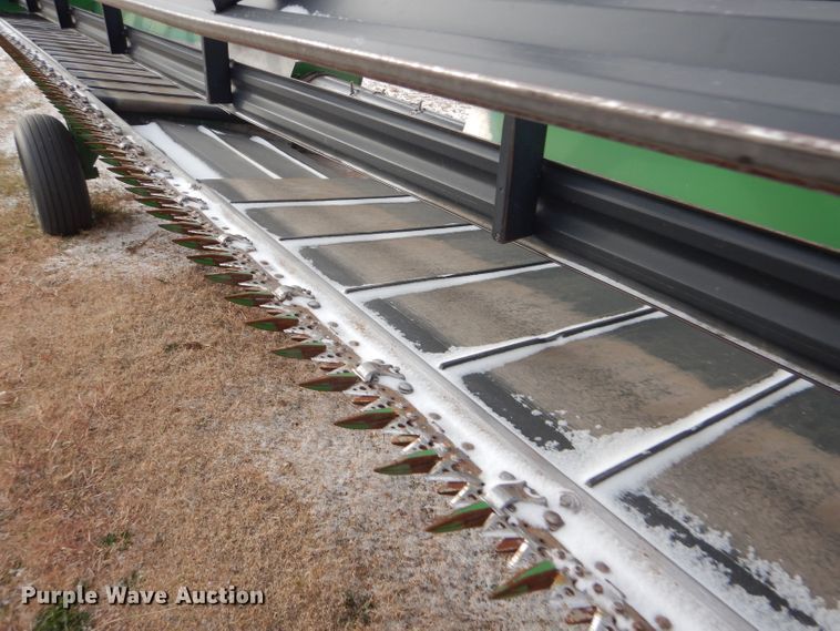 image for item DD4527 2002 John Deere 936D rigid draper head