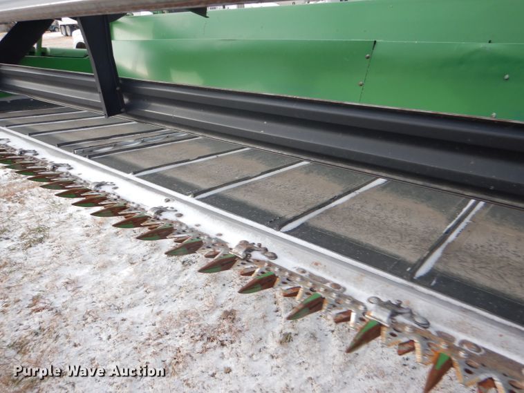 image for item DD4527 2002 John Deere 936D rigid draper head