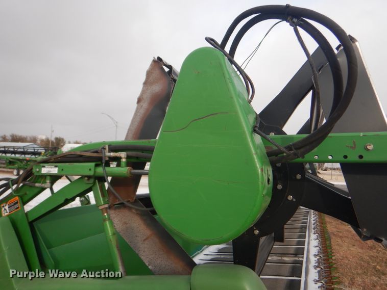 image for item DD4527 2002 John Deere 936D rigid draper head