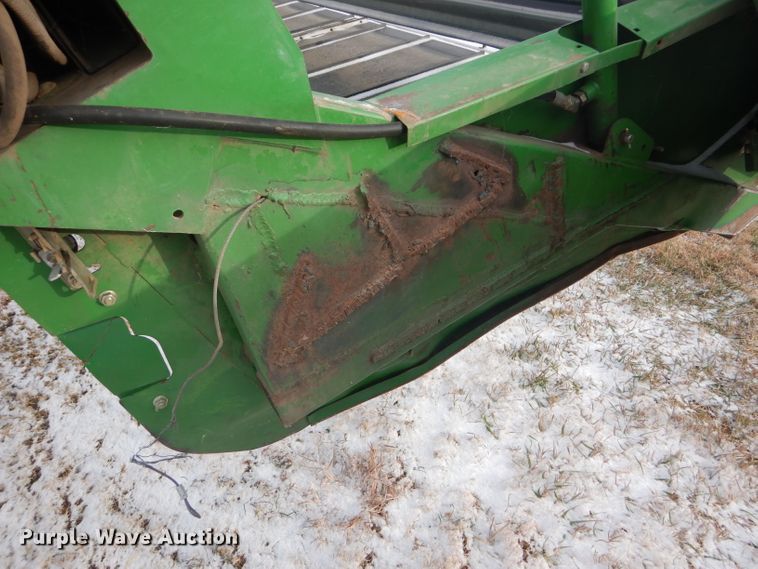 image for item DD4527 2002 John Deere 936D rigid draper head
