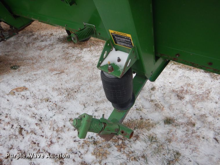 image for item DD4527 2002 John Deere 936D rigid draper head