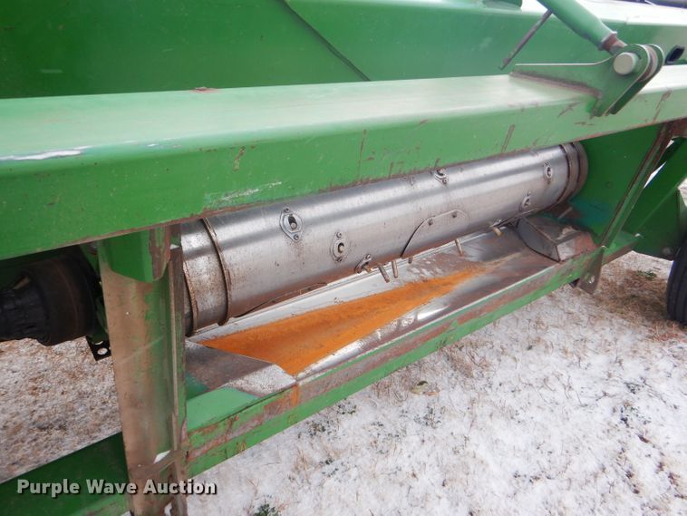 image for item DD4527 2002 John Deere 936D rigid draper head