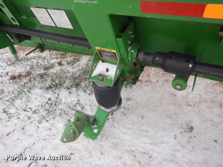 image for item DD4527 2002 John Deere 936D rigid draper head