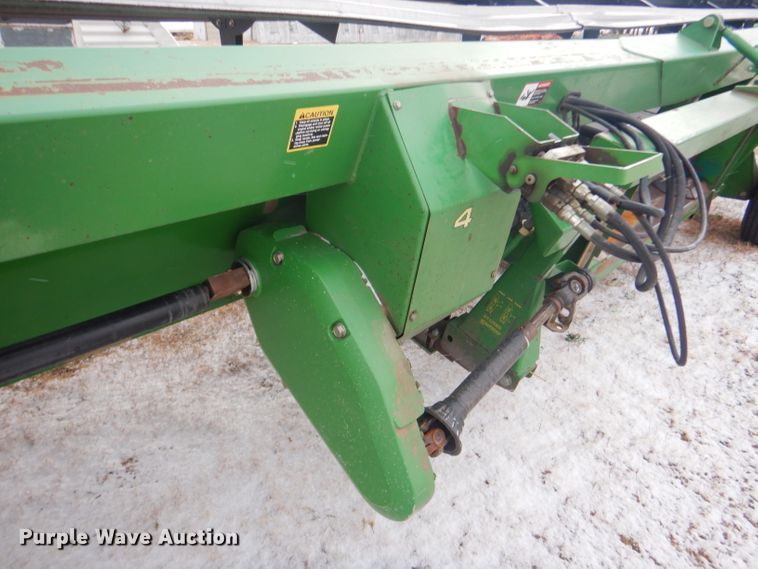 image for item DD4527 2002 John Deere 936D rigid draper head