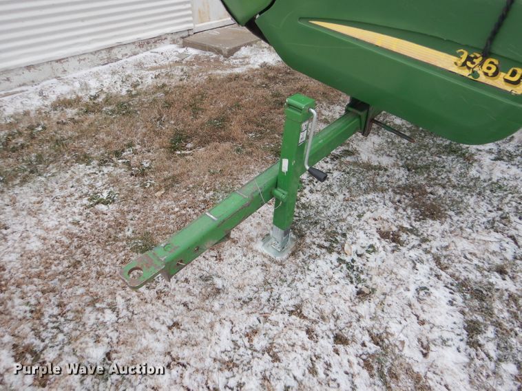 image for item DD4527 2002 John Deere 936D rigid draper head