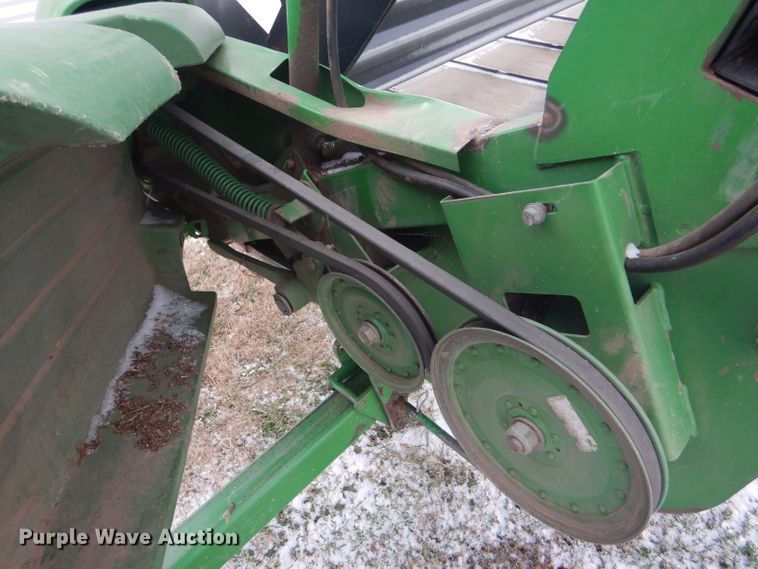 image for item DD4527 2002 John Deere 936D rigid draper head