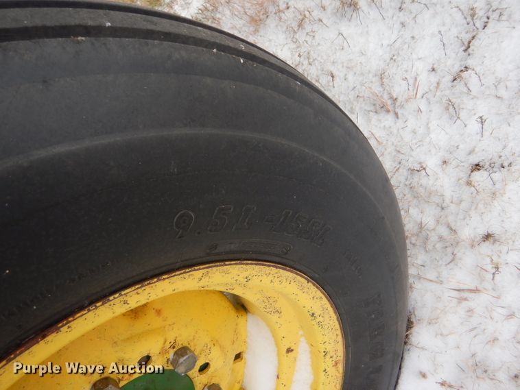 image for item DD4527 2002 John Deere 936D rigid draper head