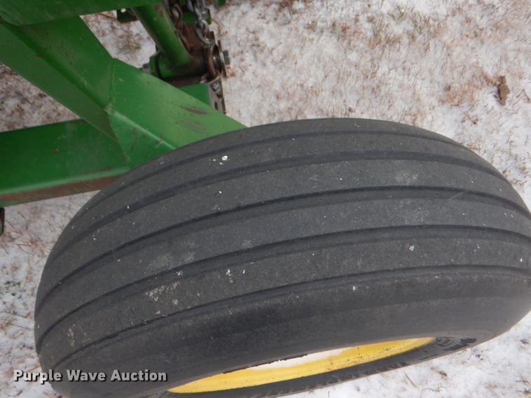 image for item DD4527 2002 John Deere 936D rigid draper head