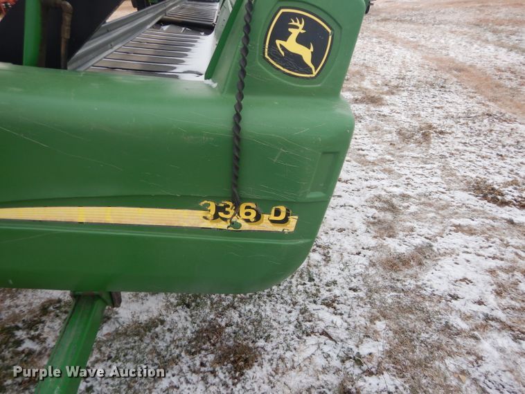 image for item DD4527 2002 John Deere 936D rigid draper head