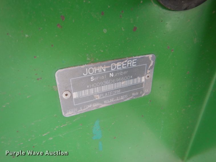 image for item DD4527 2002 John Deere 936D rigid draper head