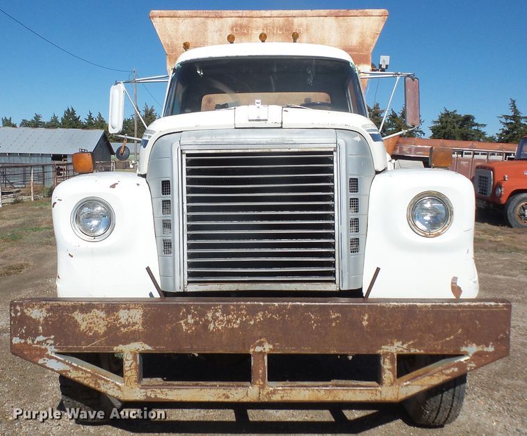 image for item DE2437 1978 International Loadstar 1750 feed mixer truck