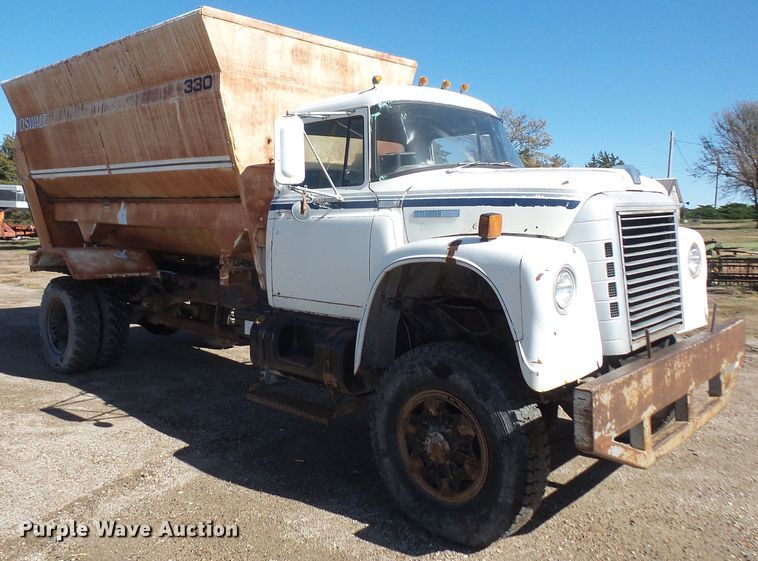 image for item DE2437 1978 International Loadstar 1750 feed mixer truck