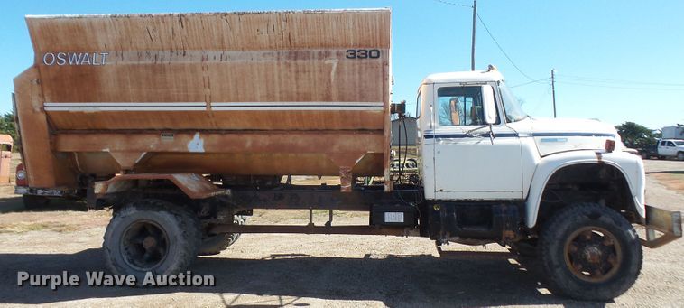 image for item DE2437 1978 International Loadstar 1750 feed mixer truck