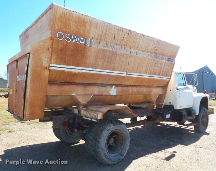 image for item DE2437 1978 International Loadstar 1750 feed mixer truck