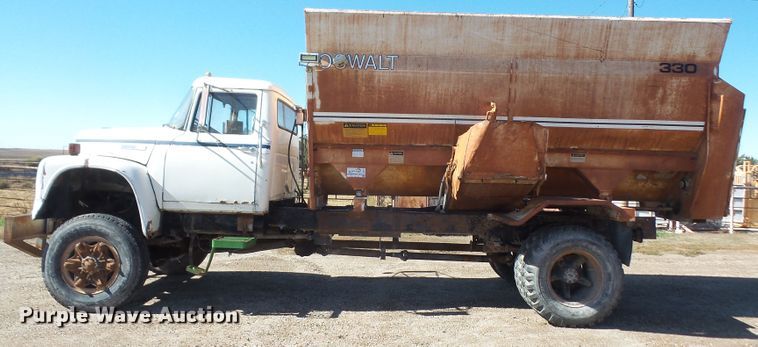 image for item DE2437 1978 International Loadstar 1750 feed mixer truck