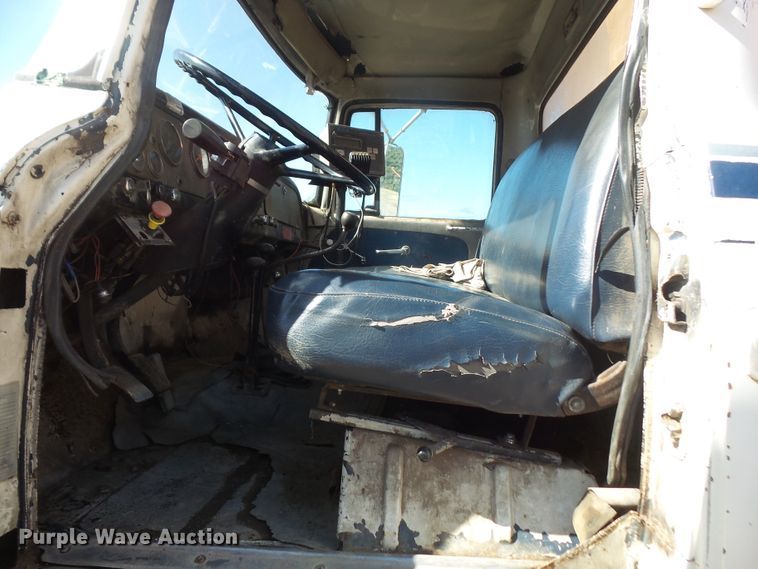 image for item DE2437 1978 International Loadstar 1750 feed mixer truck