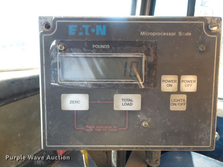 image for item DE2437 1978 International Loadstar 1750 feed mixer truck