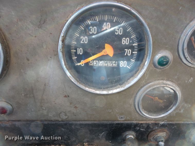 image for item DE2437 1978 International Loadstar 1750 feed mixer truck