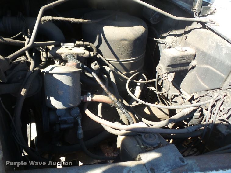 image for item DE2437 1978 International Loadstar 1750 feed mixer truck