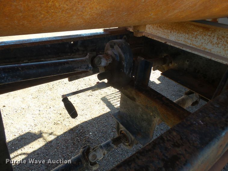 image for item DE2437 1978 International Loadstar 1750 feed mixer truck