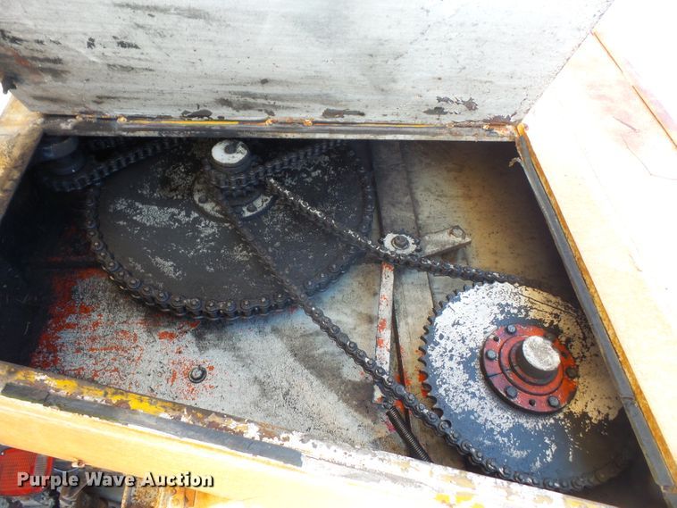 image for item DE2437 1978 International Loadstar 1750 feed mixer truck