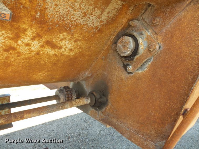 image for item DE2437 1978 International Loadstar 1750 feed mixer truck