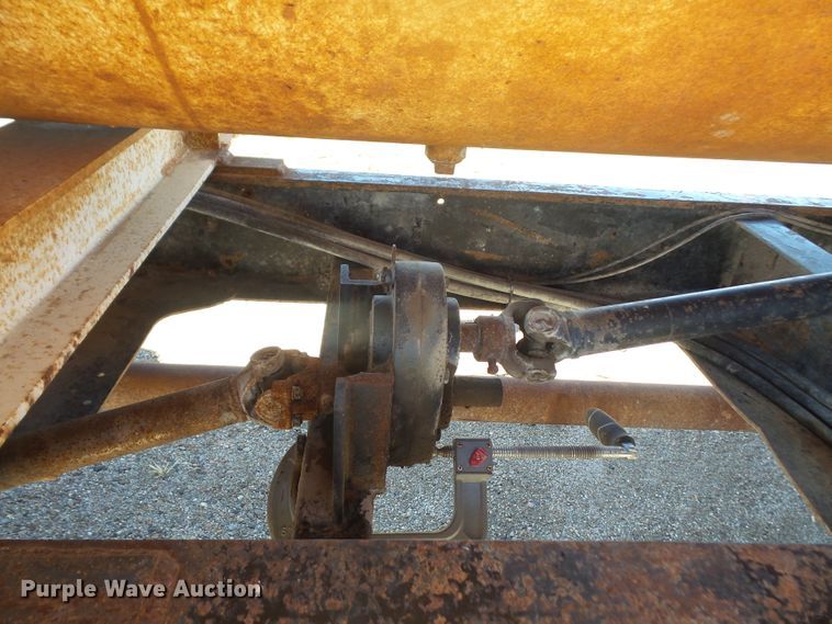 image for item DE2437 1978 International Loadstar 1750 feed mixer truck