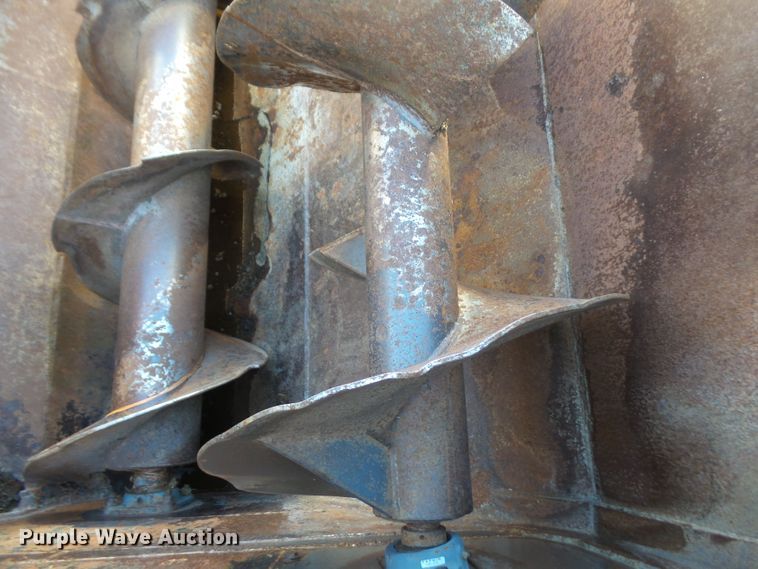 image for item DE2437 1978 International Loadstar 1750 feed mixer truck