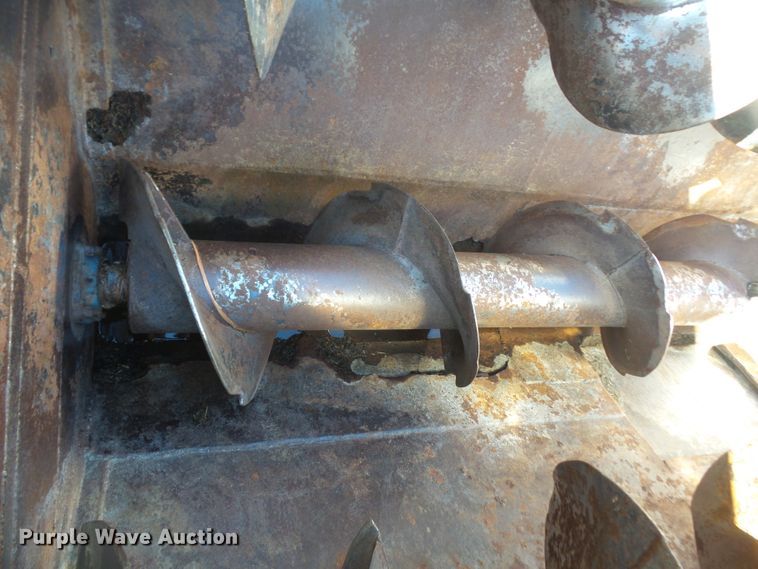 image for item DE2437 1978 International Loadstar 1750 feed mixer truck