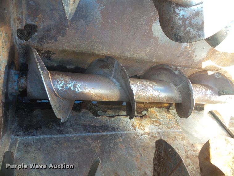 image for item DE2437 1978 International Loadstar 1750 feed mixer truck