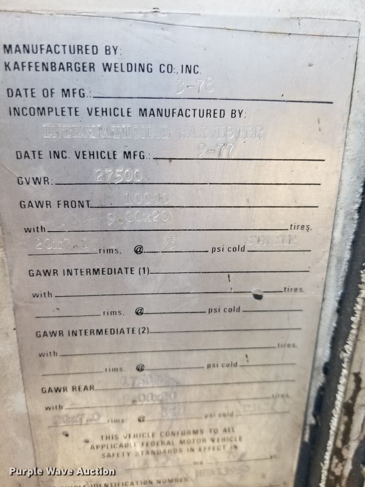 image for item DE2437 1978 International Loadstar 1750 feed mixer truck