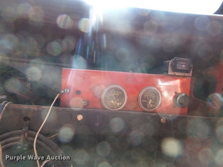 image for item DE2438 1978 Ford F700 feed mixer truck