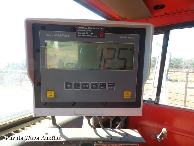 image for item DE2438 1978 Ford F700 feed mixer truck