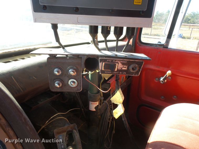 image for item DE2438 1978 Ford F700 feed mixer truck