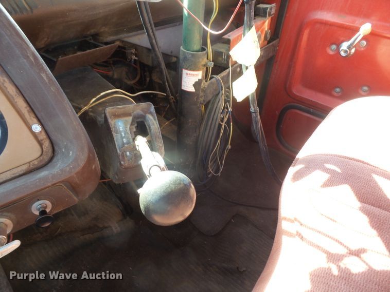 image for item DE2438 1978 Ford F700 feed mixer truck