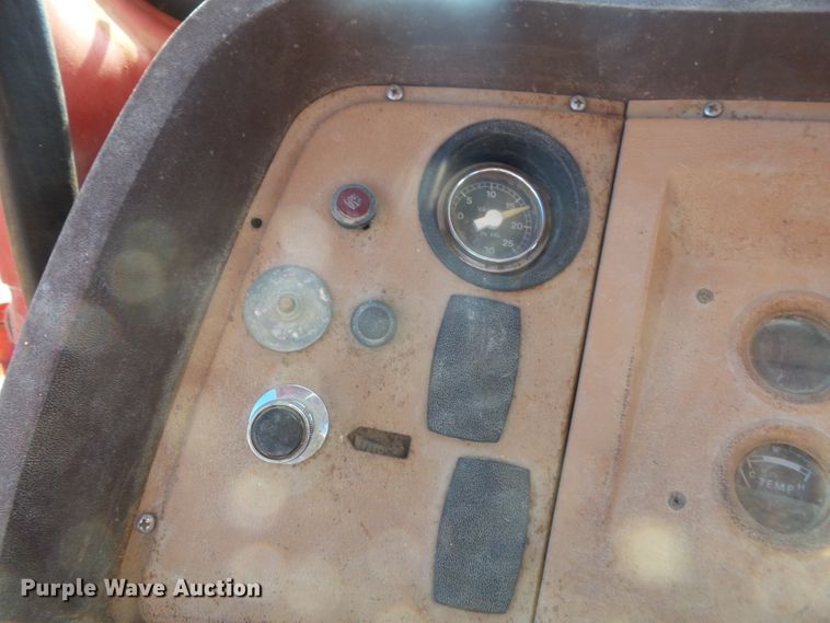 image for item DE2438 1978 Ford F700 feed mixer truck