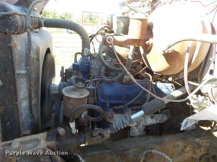 image for item DE2438 1978 Ford F700 feed mixer truck