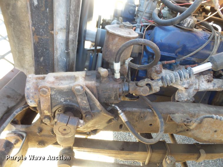 image for item DE2438 1978 Ford F700 feed mixer truck