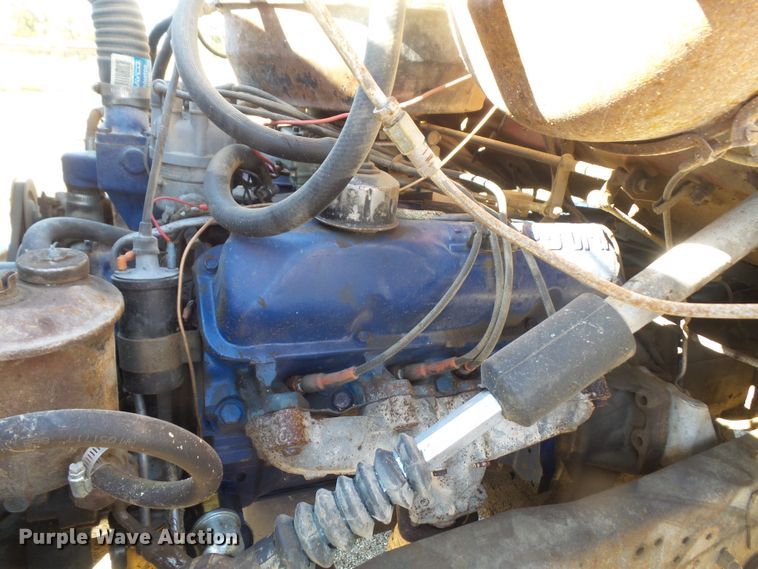 image for item DE2438 1978 Ford F700 feed mixer truck
