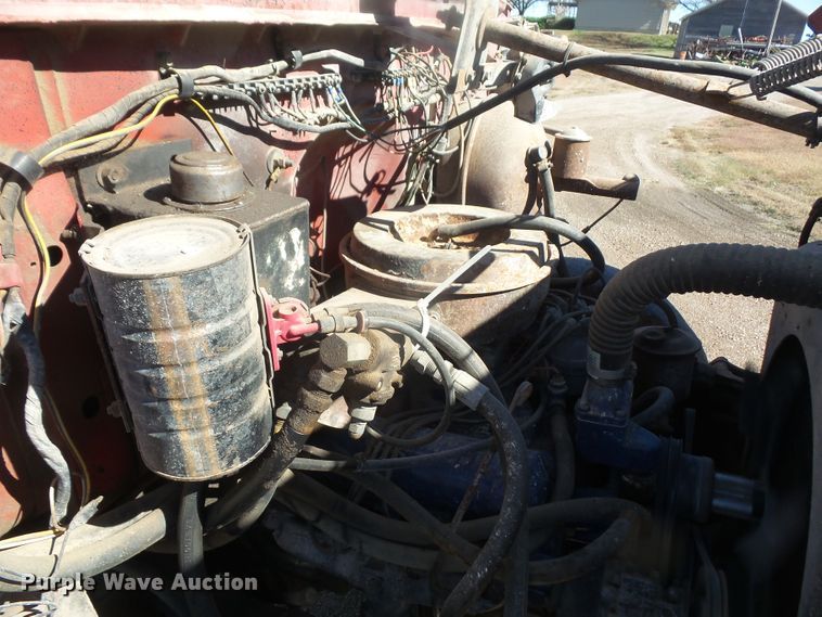 image for item DE2438 1978 Ford F700 feed mixer truck